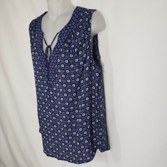 Old Navy Womens Tank Top Sz Small Printed Sleeveless Tile Blue V Tie Neck Rayon - Picture 4 of 9